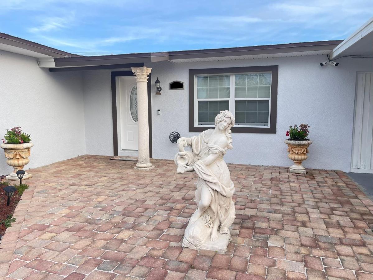 House Of The Statue Of Adrianne Tampa Exterior foto